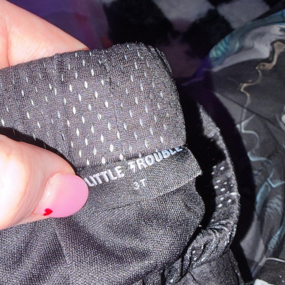 Flame Patterned Shorts Set - Picture 4 of 4